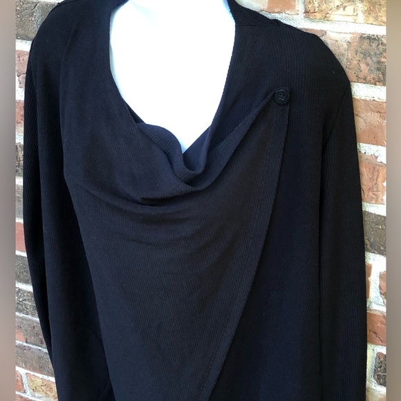 Weekends By Chico Black Convertible Cardigan. Woman’s Chico’s Size 0/US 4 - Picture 7 of 11